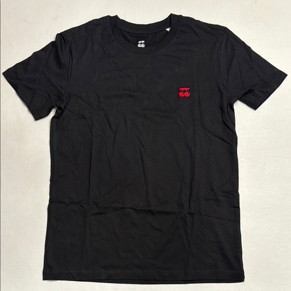 PACHA CHERRY EMBROIDERED TSHIRT - Picture 2 of 6